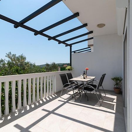 Apartments Dobrila Kaštel Novi Eksteriør billede