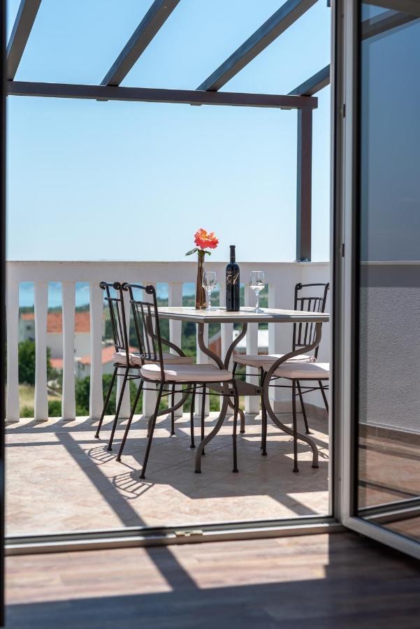 Apartments Dobrila Kaštel Novi Eksteriør billede