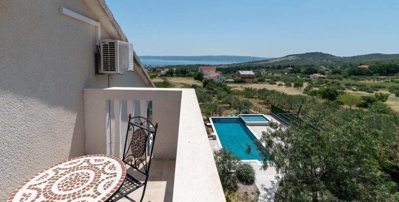 Apartments Dobrila Kaštel Novi Eksteriør billede