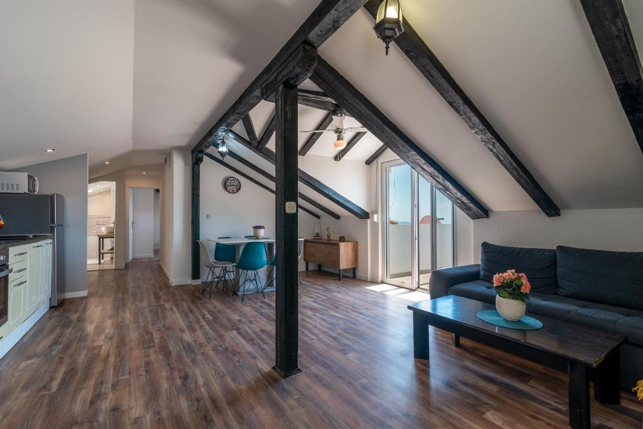 Apartments Dobrila Kaštel Novi Eksteriør billede