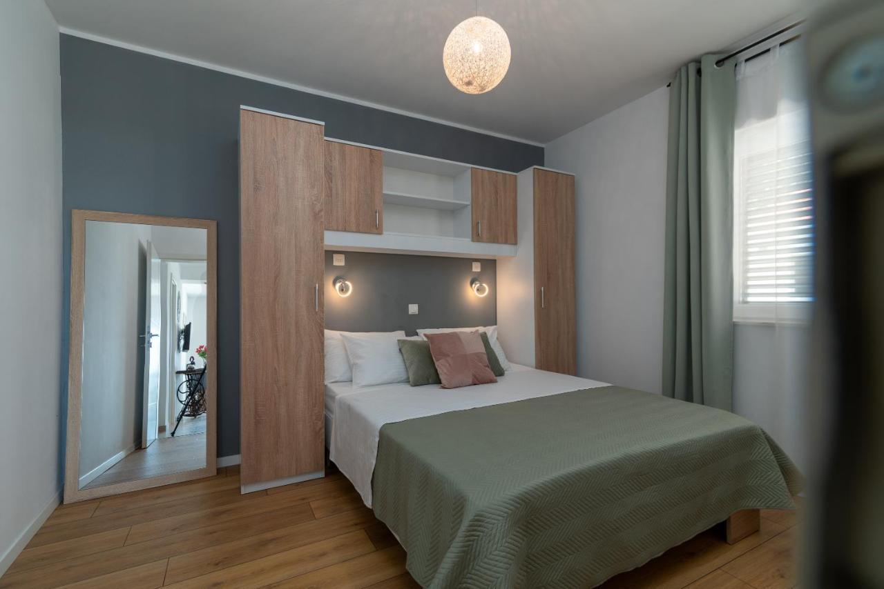 Apartments Dobrila Kaštel Novi Eksteriør billede