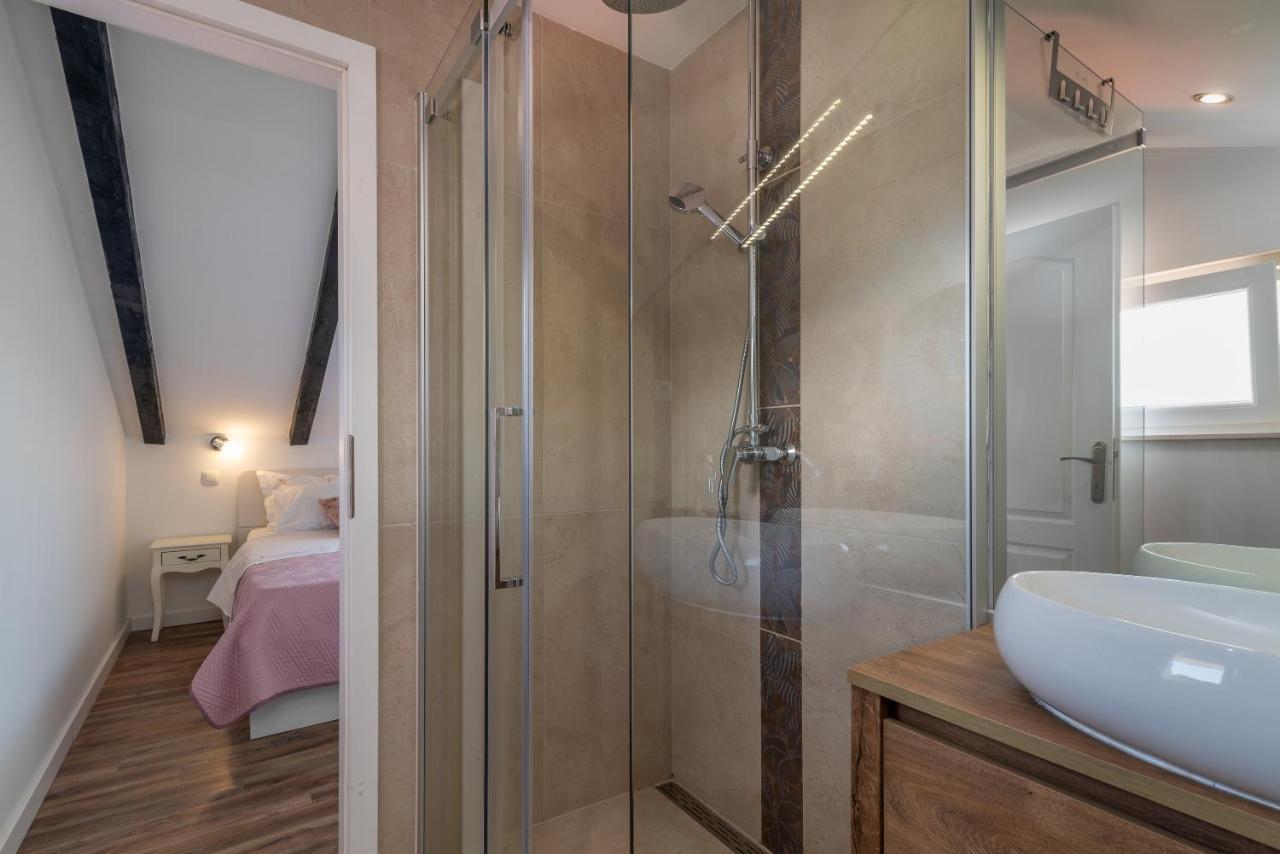 Apartments Dobrila Kaštel Novi Eksteriør billede
