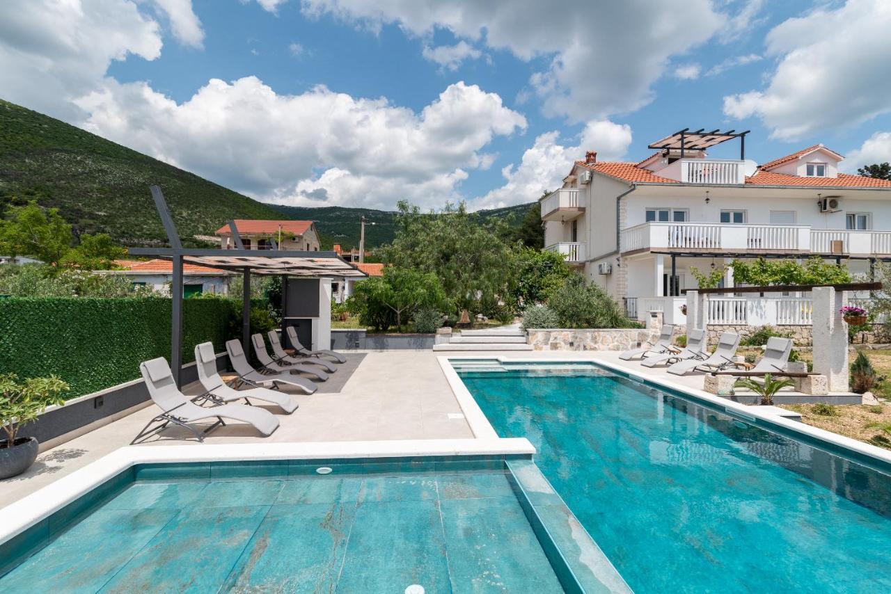 Apartments Dobrila Kaštel Novi Eksteriør billede
