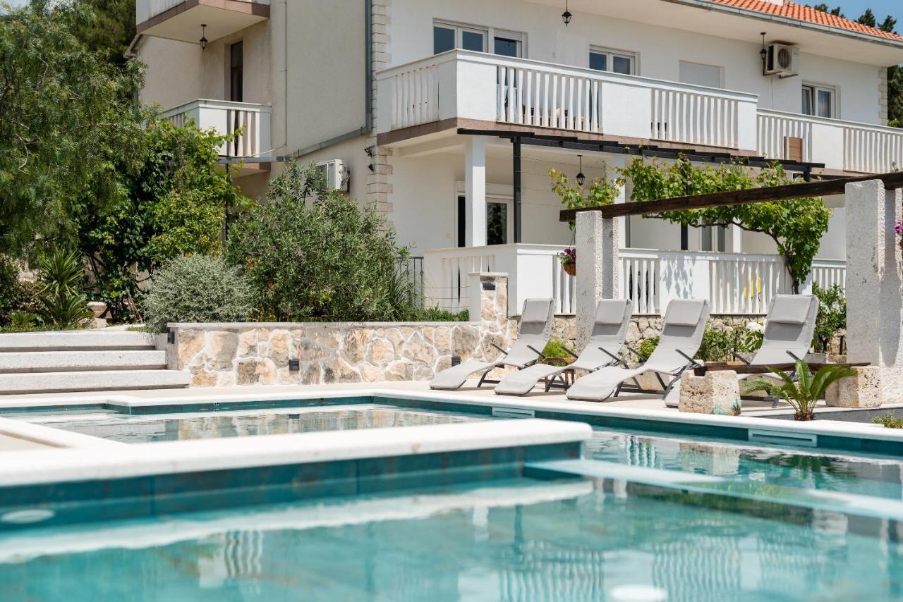 Apartments Dobrila Kaštel Novi Eksteriør billede