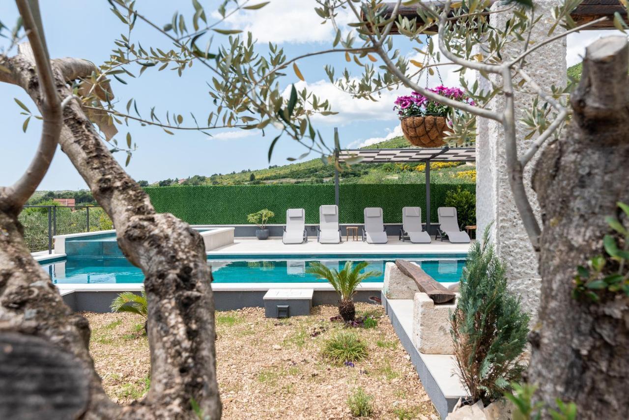 Apartments Dobrila Kaštel Novi Eksteriør billede