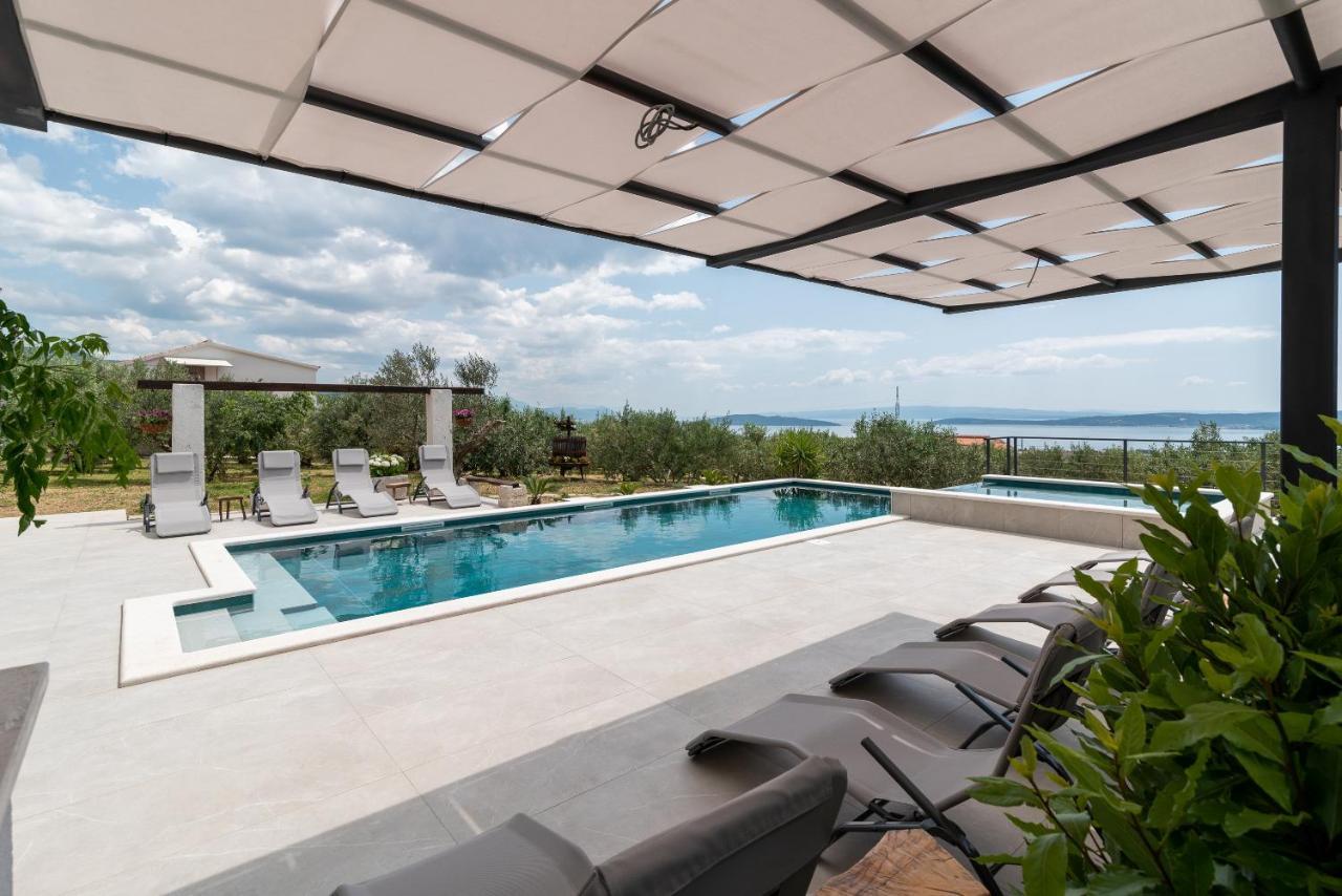Apartments Dobrila Kaštel Novi Eksteriør billede